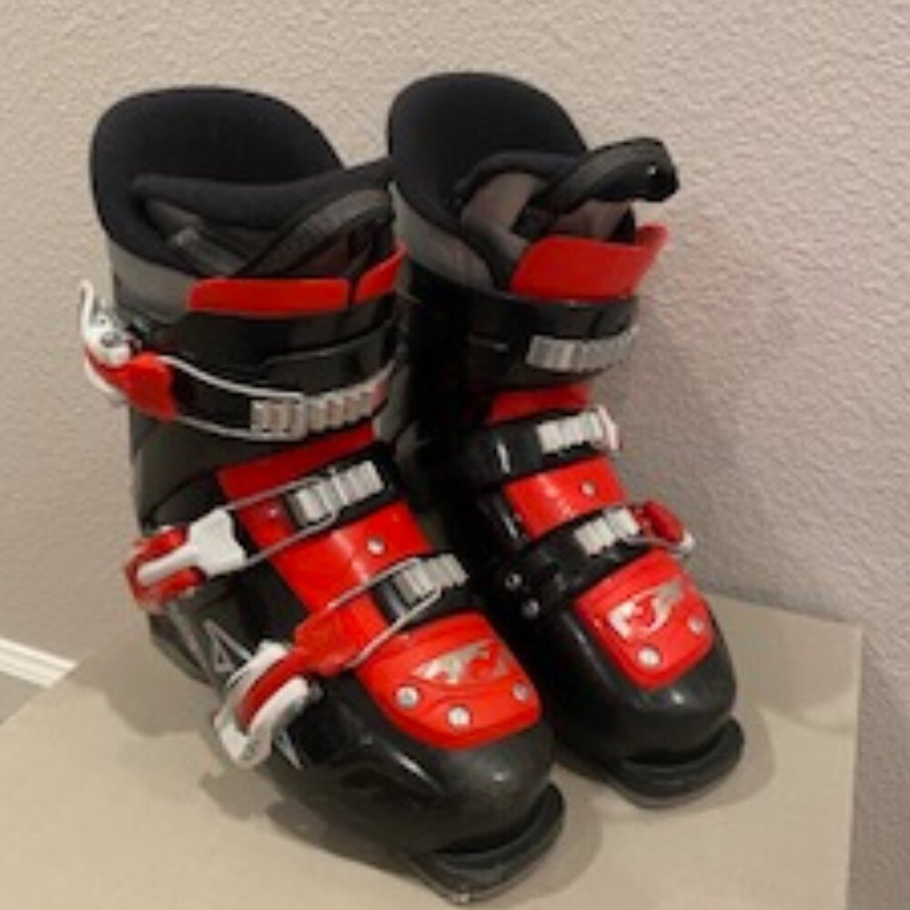 Nordica Kids Size 2 Ski Boots- mm255